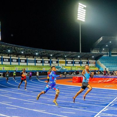 Bom preço Completos amigáveis de Eco derramam a pista de atletismo de EPDM para o estádio atlético em linha
