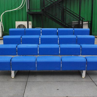 Bom preço Bleacher de alumínio exterior de 4 fileiras que assenta com assentos plásticos em linha