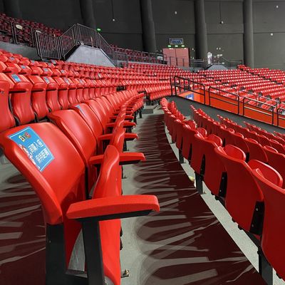 Bom preço O estádio plástico fixado dos esportes assenta o tipo vertical antienvelhecimento da instalação em linha