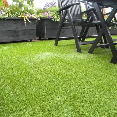 Bom preço móvel sintético da grama do jardim artificial de 30cm×30cm para o pátio do telhado em linha