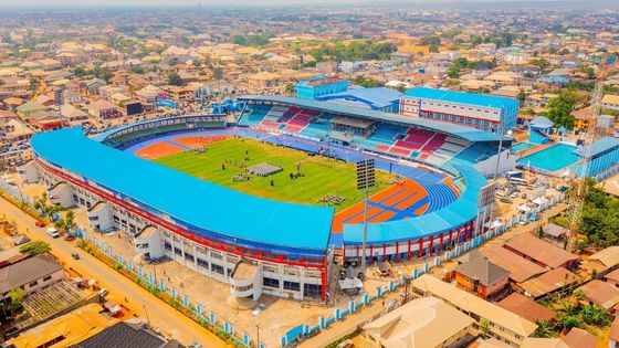 Bom preço Pistas de corrida atlética de alta durabilidade e baixa manutenção com resistência a intempéries em linha