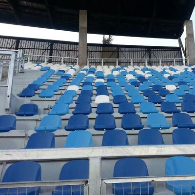 Bom preço Tipo assentos plásticos da cubeta do estádio dos PP para anfiteatros do futebol em linha