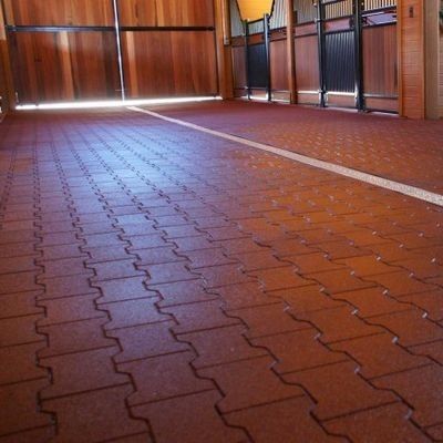 Bom preço Telhas de assoalho de borracha recicladas amigáveis de Eco com superfície antienvelhecimento da resistência de desgaste em linha