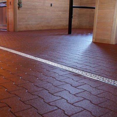 Bom preço Material de borracha de borracha de bloqueio dos grânulo das esteiras SBR do assoalho da forma do osso de cão em linha