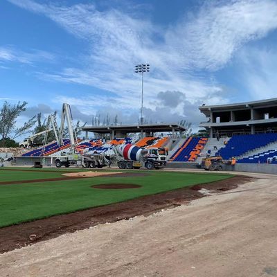 Bom preço Ponta acima de dobrar o assoalho de assentamento do estádio plástico - montado para o VIP em linha
