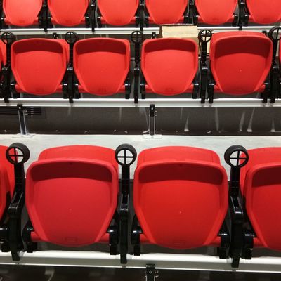 Ponta acima dos assentos fixos dos esportes do estádio com material do HDPE do PE dos braços