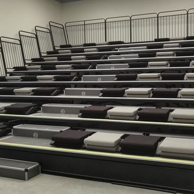 Bleacher retrátil material dos PP que assenta a dobradura traseira para a sala de reunião do estúdio