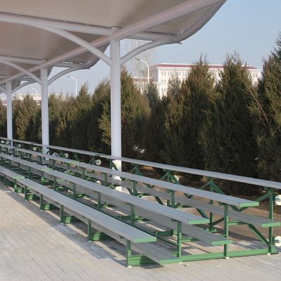 Bom preço 4 bancadas de alumínio dos esportes da fileira para o Gym exterior do campo de jogos em linha