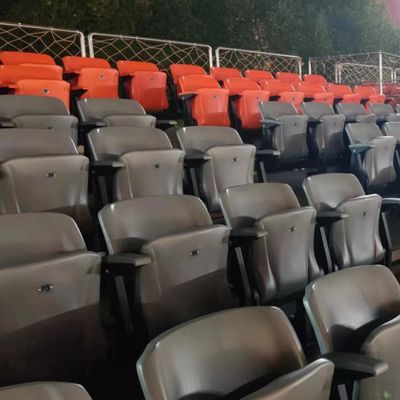 Assentos de estádio em plástico HDPE anti-UV com 5 anos de garantia para campos de futebol ao ar livre