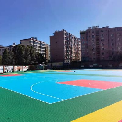 Bom preço O risco PP duráveis resistentes telha os esportes que pavimentam com o material amigável do polipropileno de Eco em linha