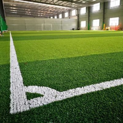 Bom preço 25m x 4m Tamanho Verde / personalizado Erva artificial sintética Ótimo desempenho em linha