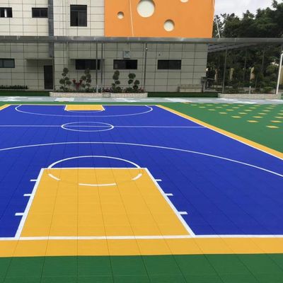 Bom preço Cortes ao ar livre azulejos vermelhos de PP pisos desportivos espessura 15 mm com embalagem de cartão em linha