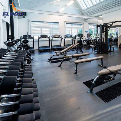 Piso de borracha resistente ao deslizamento para segurança interna / externa tapetes de piso de borracha personalizados