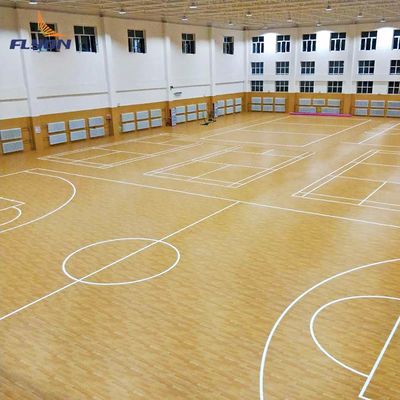 Bom preço Superfície de piso de azulejos de PP de alto impacto para pisos esportivos de jardins interiores ao ar livre em linha