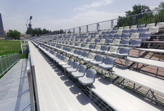 Bom preço Grama artificial verde embalada em paletes 8000-22000 Densidade para gramados de baixa manutenção em linha