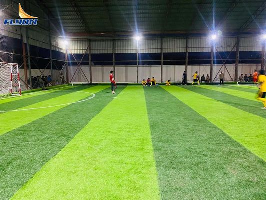 × 4m de 25m pela grama artificial do futebol do rolo, escura - grama sintética verde do campo de futebol