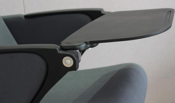 Bom preço Resistente a manchas, fácil manutenção Assentos modernos para auditórios e teatros em linha