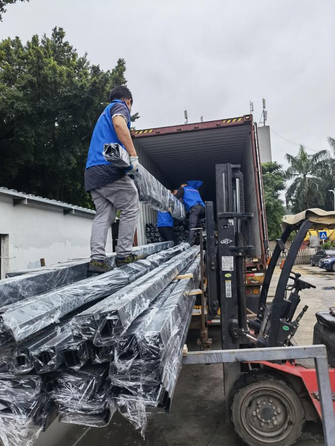 Auditório personalizável durável Assentos de cinema modernos com painéis de corredor 1